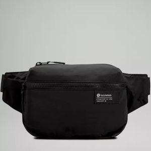 Lululemon • Clean Lines Belt Bag in Black